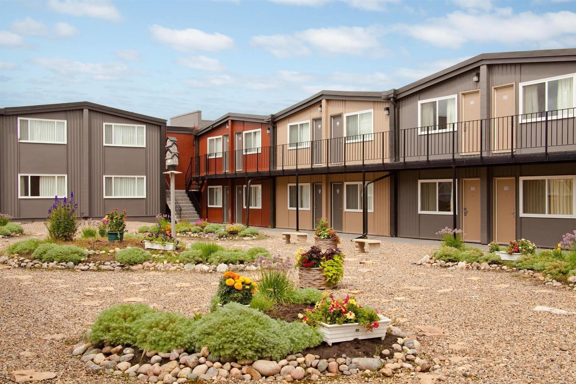 Travelodge By Wyndham Prince Albert Dış mekan fotoğraf